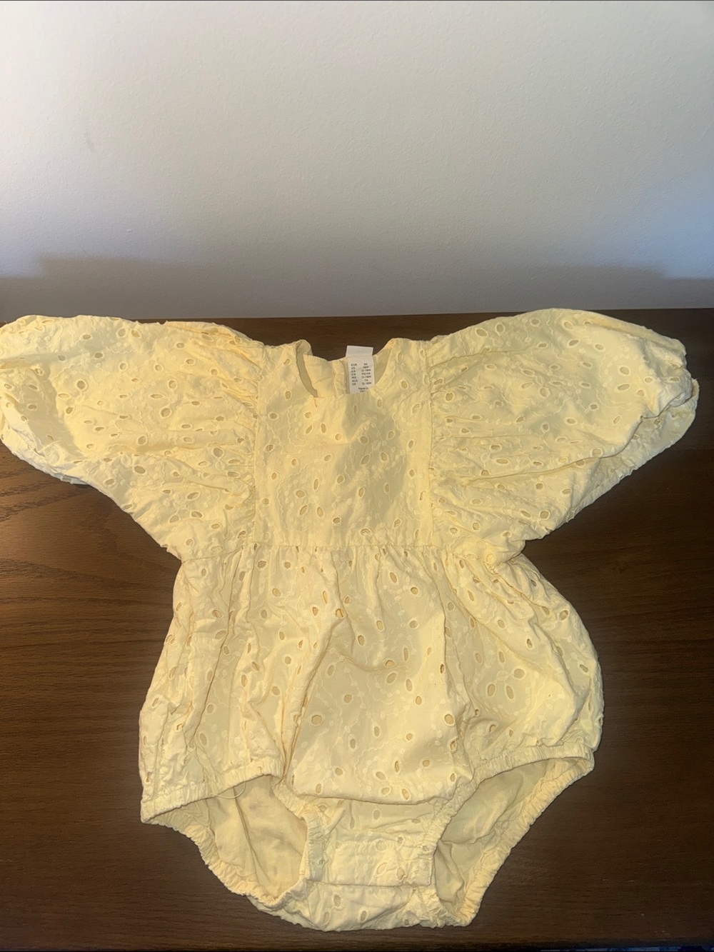 H&M Adorables Yellow Eyelet Baby Romper Puff Sleeve 12-18M
